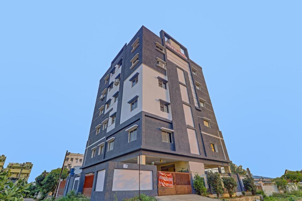 Oyo 81589 Aruna Dwraka Homes Hyderabad Exterior foto